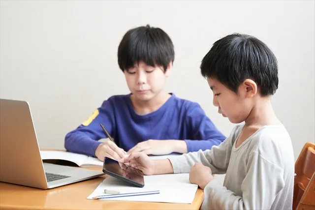 なぜ兄弟で不登校が連鎖してしまう？